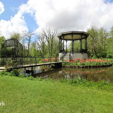 Vondelpark 4*