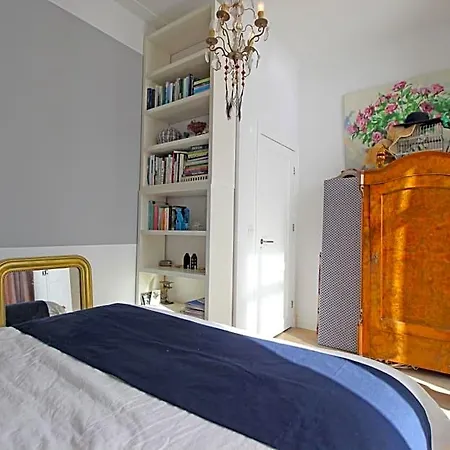 Vondelpark Bed & Breakfast 4*