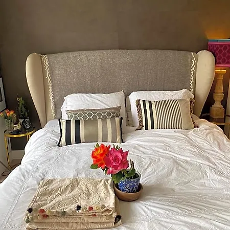 Vondelpark Bed & Breakfast 4*